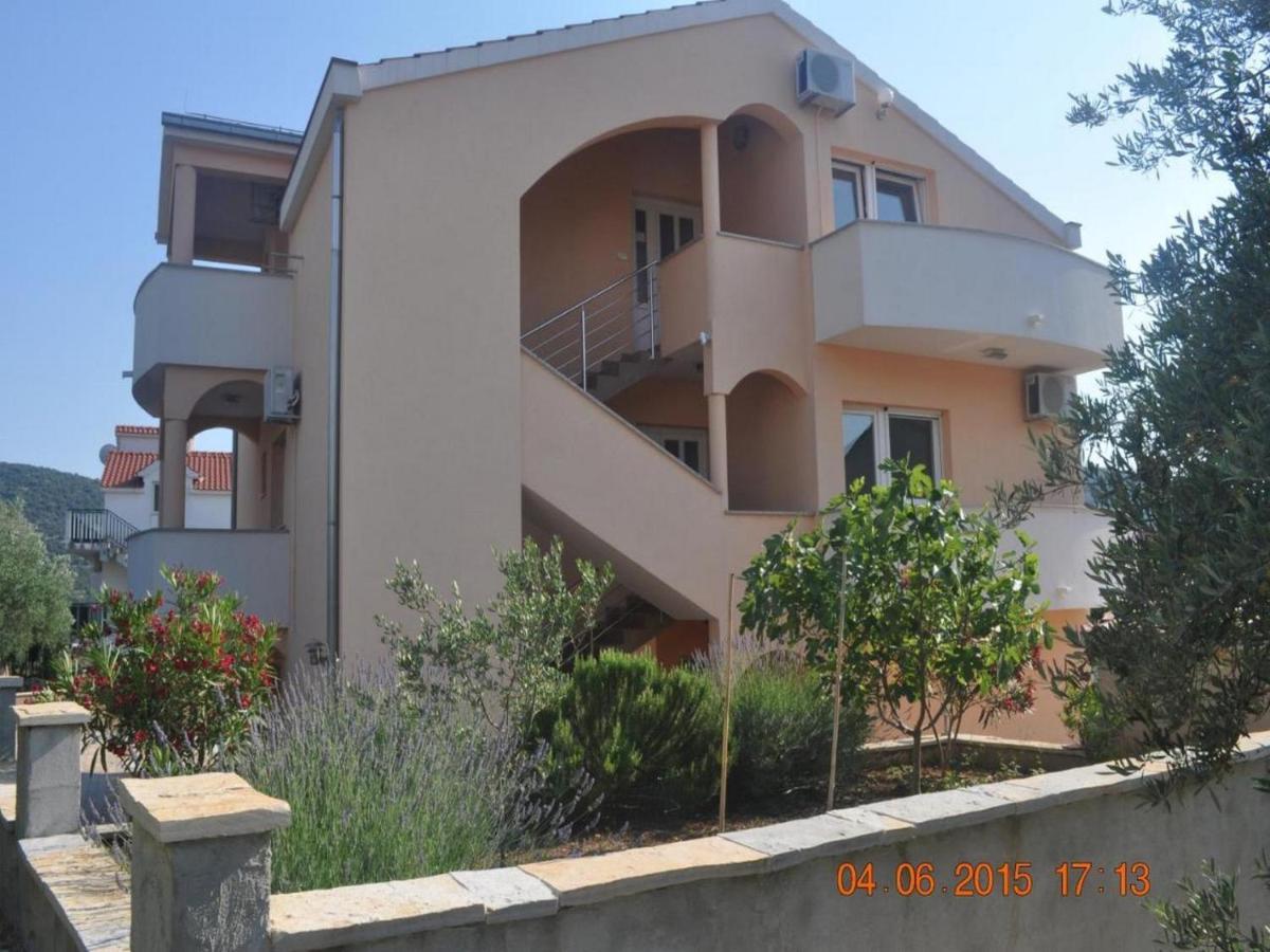 Apartments Vala Vinisce Exterior photo